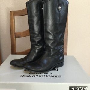 FRYE Black Melissa Button 8.5M